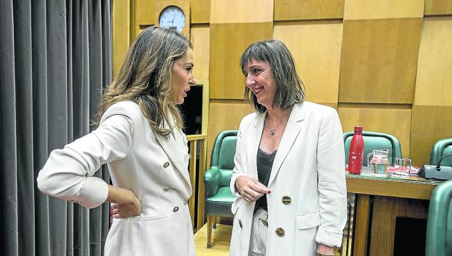 María Navarro y Lola Ranera, en un pleno municipal celebrado el pasado mes de julio
