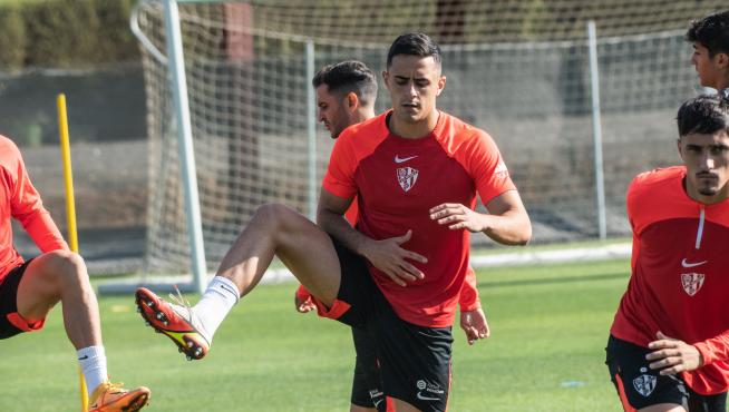 Rubén Pulido, durante el entrenamiento del Huesca del pasado lunes.