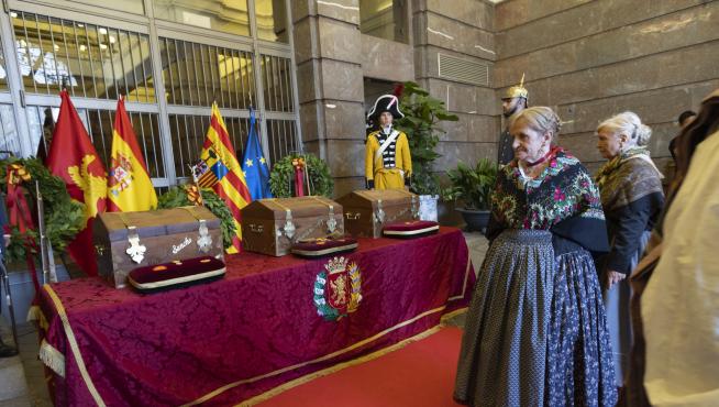 El colectivo Goyescos rinde homenaje a las heroínas: Casta Álvarez, Agustina Zaragoza y Manuela Sancho.