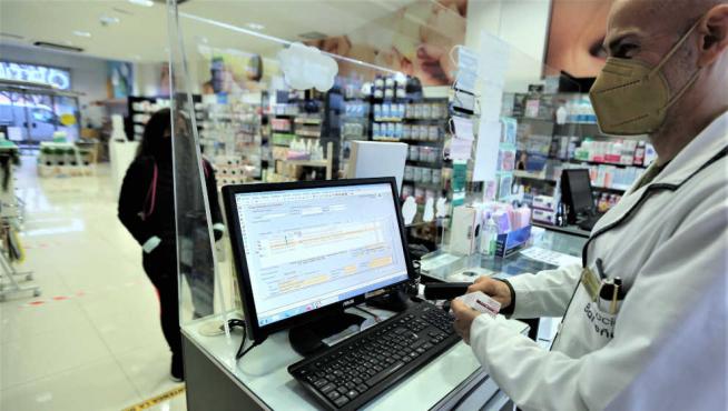 Las farmacias son comercios muy necesarios.