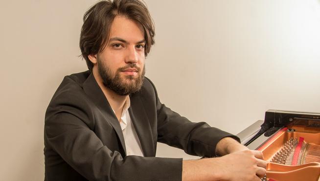 El pianista zaragozano Javier Montañés debuta este lunes en la sala Mozart.