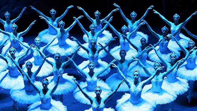 El State Ballet de Georgia presentó 'El lago de los cisnes' en el Auditorio de Zaragoza.