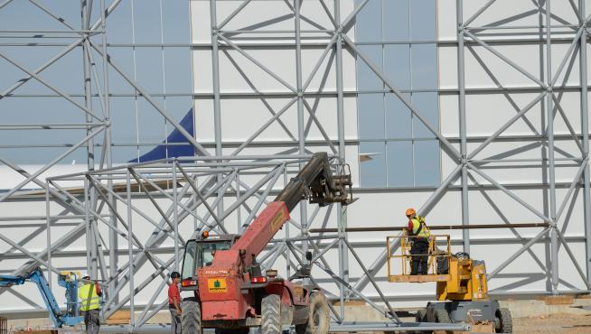 Visita de Soro a las obras del hangar nuevo en el aeropuerto de Teruel/2022-09-28/ Foto: Jorge Escudero[[[FOTOGRAFOS]]]