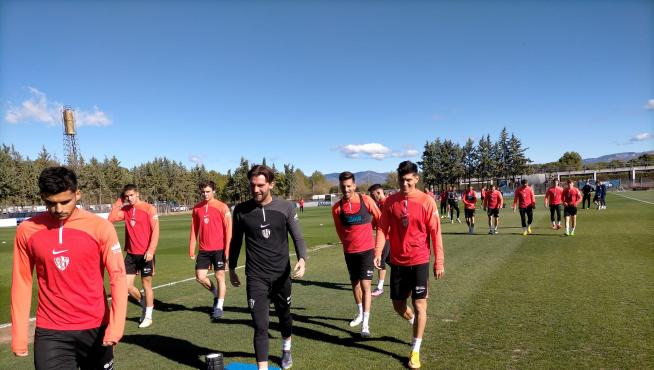 Los jugadores de la SD Huesca durante el entrenamiento de este viernes.