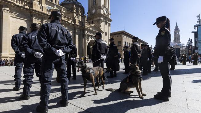 El acto central del día de la Policía Nacional volvió a celebrarse en la plaza del Pilar de Zaragoza.