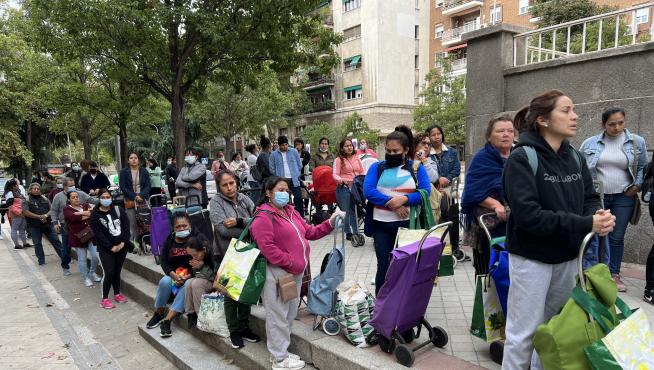 Las colas del hambre crecen con la inflación en Madrid