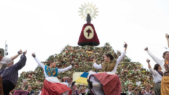 Abrazo Jotero a la Virgen, el broche folclórico a las fiestas