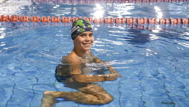 El joven Daniel Cavero, de solo 11 años, en la piscina del Stadium Casablanca.