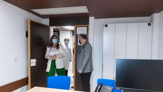 La consejera de Sanidad, Sira Repollés, visita la nueva unidad de Psiquiatría infanto-juvenil del Clínico de Zaragoza