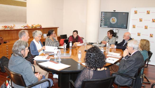 La vicepresidenta de la DPH, Elisa Sancho, con los representantes franceses para iniciar el proyecto.