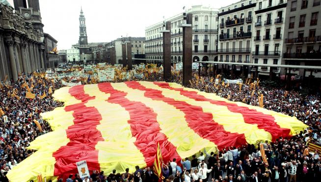 Manifestación por la autonomía plena de Aragón y contra el trasvase del Ebro el 23 de abril de 1993.