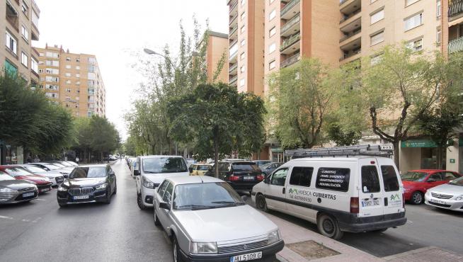 El nuevo carril bici de avenida Pirineos de Huesca es uno de los más polémicos ya que eliminará toda la zona central de aparcamiento.