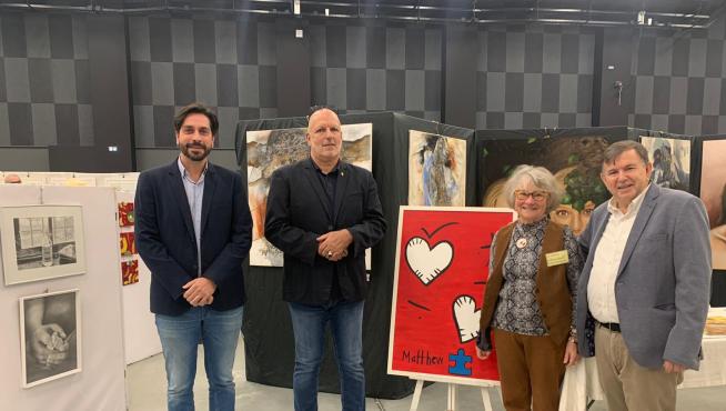 Representantes del Ayuntamiento de Monzón en la feria de arte de Muret.