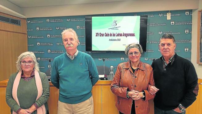 María José Guallart, Javier Fernández, Pilar Aguarón y el premiado Félix Teira.