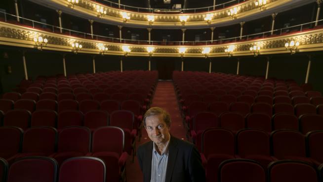José Luis Melero, en el Teatro Principal, en un lugar donde se atreve a entonar algunas de las muchas jotas que sabe.
