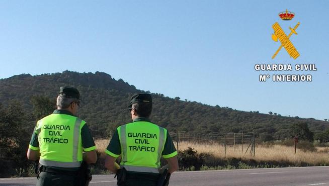 Dos agentes de la Guardia Civil, en una foto de archivo.