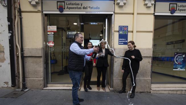 Administracion de loteria de Teruel que ha vendido un decimo del cuarto premio del sorteo de loteria de navidad. foto Antonio garcia/Bykofoto. 22/12/22[[[FOTOGRAFOS]]]
