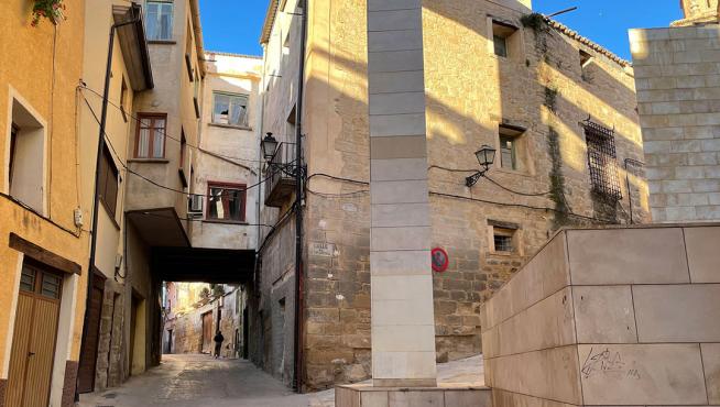Esquina de la calle Mazaleón con la calle Infanzonia de Alcañiz, detrás de la iglesia de Santa María la Mayor./