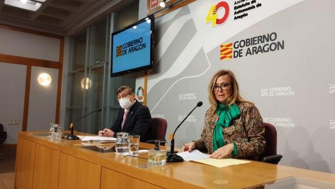 La consejera de Presidencia de Aragón Mayte Pérez y el vicepresidente, Arturo Aliaga, en una rueda de prensa hoy.