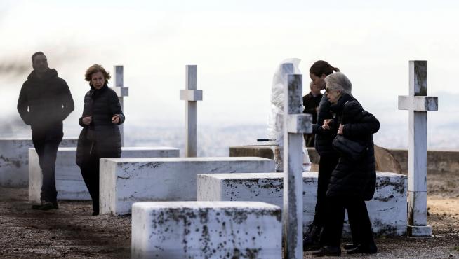 Doña Sofía visita el cementerio real de Tatoi, donde será enterrado Constantino