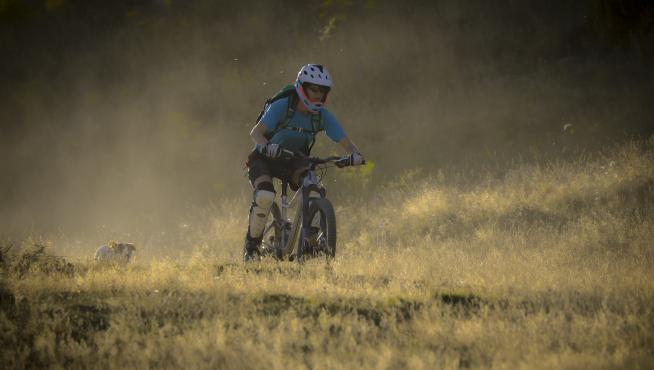 La actividad combinada, de excursión guiada en bicicleta y lanzamiento en tirolina, se realiza entre marzo y diciembre.