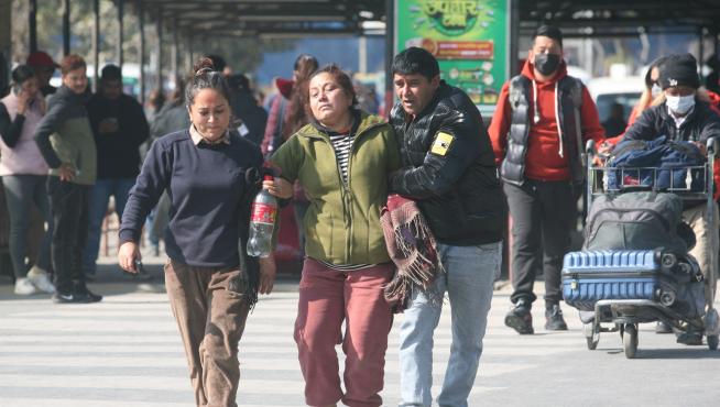 Familiares de las víctimas del accidente de Nepal.