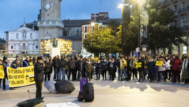 Concentración de los colectivos del CSC Luis Buñuel este miércoles en la plaza del Pilar.