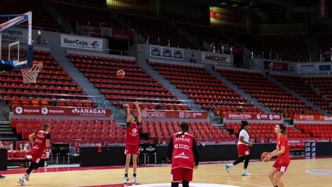 Las jugadores del Casademont Zaragoza, en el entrenamiento de este martes.