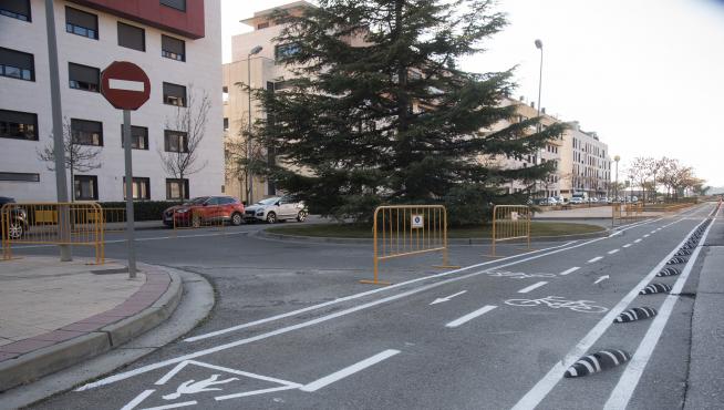 El nuevo carril bici de María Moliner ha dejado inutilizada esta rotonda y ha eliminado 35 aparcamientos del entorno.
