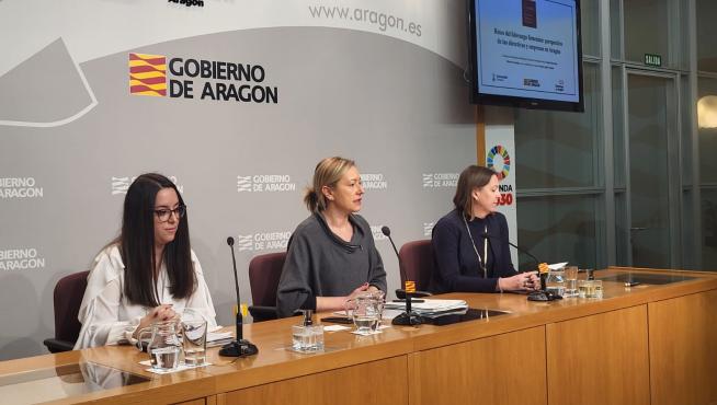 María Aguilar, Marta Gastón y María Sasot, durante la presentación del informe.
