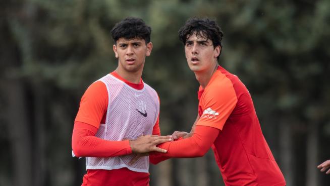 Ayman, con Hugo Anglada en el partidillo entre el primer equipo y el filial.