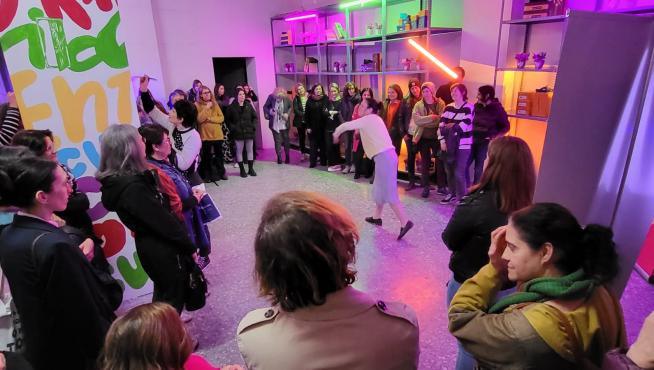 La zapatería de barrio de la calle de Manifestación de Zaragoza ha acogido este jueves la presentación del proyecto Espacio Mujeres