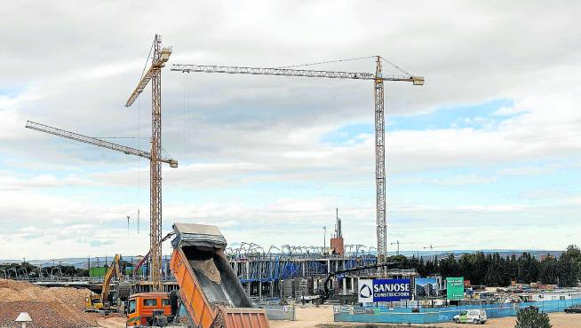 Obras del hospital en la prolongación de Gómez Laguna, junto a la cooperativa del taxi.