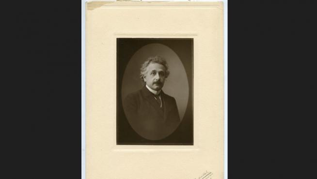 Einstein retratado por Freudenthal