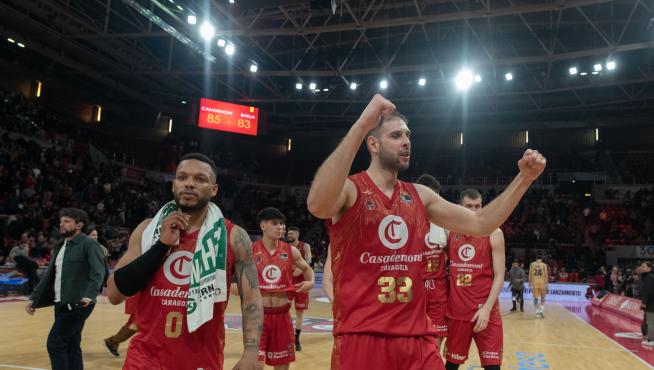 Iván Cruz levanta los brazos tras el triunfo del pasado 4 de marzo ante el Barcelona.