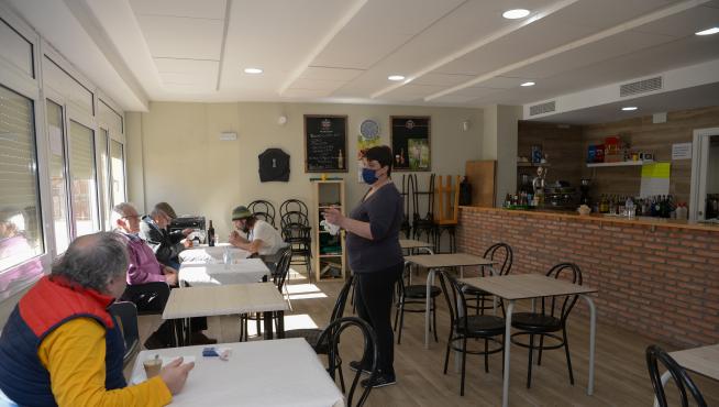 Centro multiservicios (tienda y bar) en Cuevas Labradas, en Teruel.
