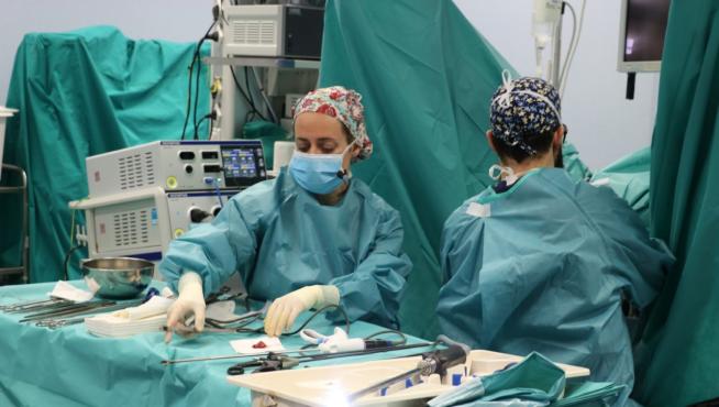 En Quirónsalud emplean la técnica TAMIS, cirugía minímamente invasiva para eliminar tumores benignos o malignos en fase precoz.