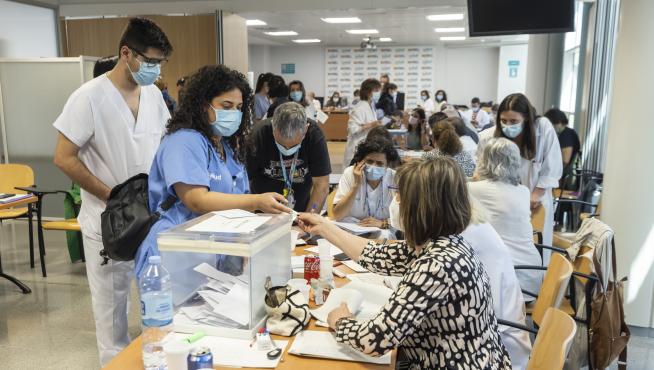 Los trabajadores votaron este jueves en las elecciones sindicales en el Hospital Miguel Servet.