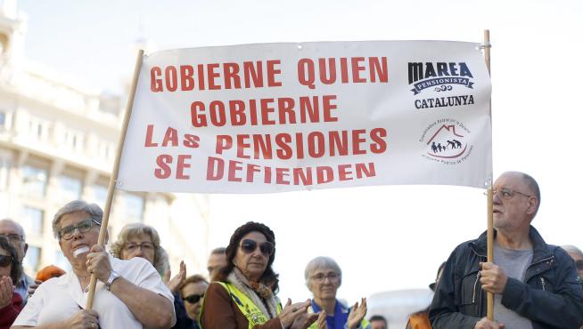 Protesta de pensionistas el 27 de marzo ante el consulado de Francia en Barcelona.