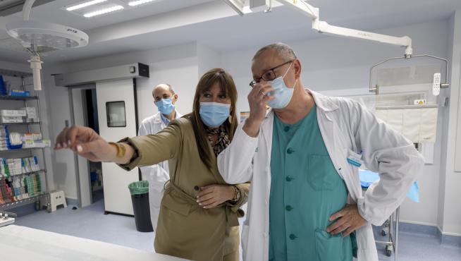 Visita de Sira Repollés a la Sala de Radiología Intervencionista del Hospital Clínico Universitario Lozano Blesa