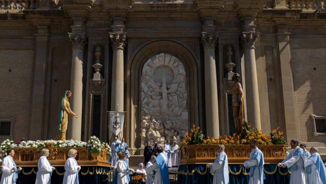 Fotos de la procesión del Domingo de Resurrección o Encuentro Glorioso, con la Hermandad del Resucitado, en Zaragoza