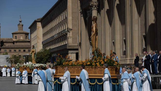 Fotos de la procesión del Domingo de Resurrección o Encuentro Glorioso, con la Hermandad del Resucitado, en Zaragoza