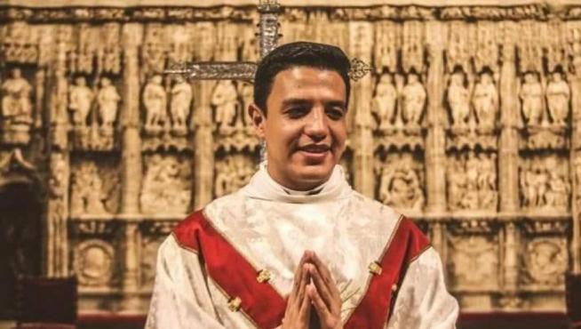 Noel Ardón Rugama es el párroco de 23 localidades de la provincia de Huesca.