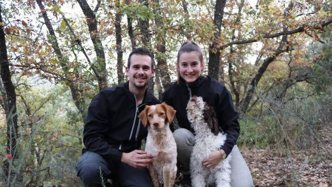 La pareja de jóvenes formada por Alejandro Espuña y María Gasol, que han apostado por quedarse en Nachá y por la agricultura.