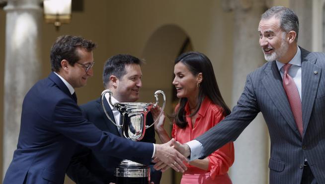 Los hermanos Víctor y Javier Alfaron reciben de mano de los Reyes el Premio Nacional del Deporte de Podoactiva.