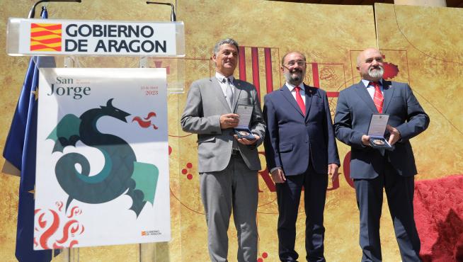 Huesca celebra el Día de Aragón con medallas para al Club Hielo Jaca y a la  Alianza Agroalimentaria aragonesa