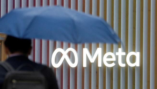 FILE PHOTO: FILE PHOTO: Logo of Meta Platforms is seen in Davos