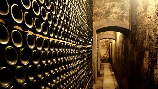 Botellero de Bodega Pirineo, de la D. O. Pirineo.