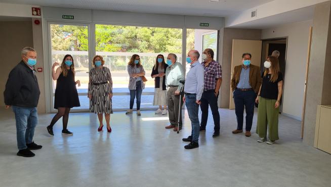 Visita ayer de María Victoria Broto al nuevo módulo para personas con autismo de Atades en Alagón.