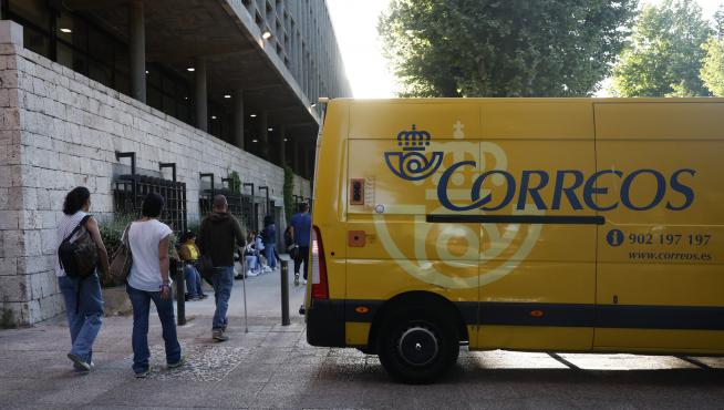Correos examina en Madrid a más de 12.200 personas para cubrir 784 plazas